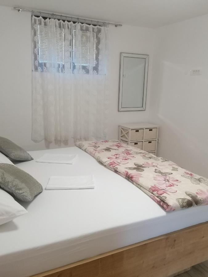 Apartment Maris Posedarje Bagian luar foto