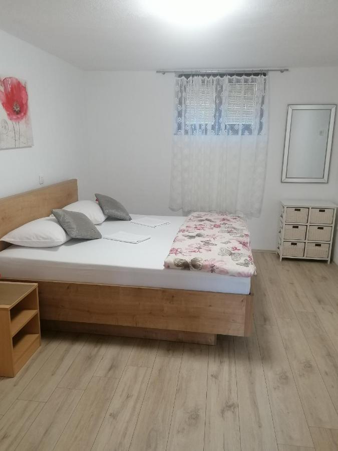 Apartment Maris Posedarje Bagian luar foto