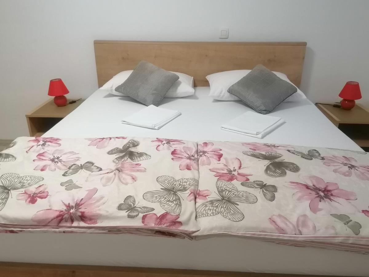 Apartment Maris Posedarje Bagian luar foto